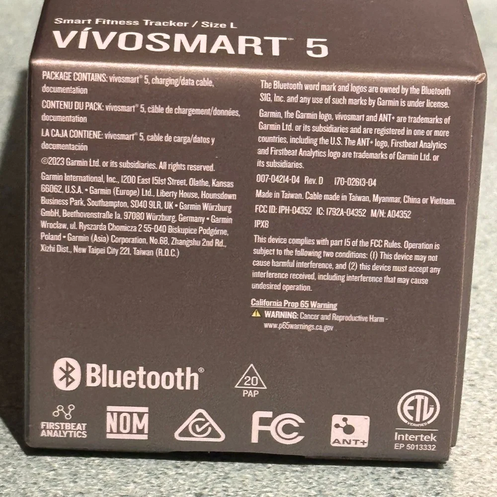 Garmin vívosmart® 5, Fitness Tracker (Black) with Digital Display and Wristband